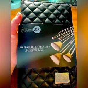 IT BRUSHES FOR ULTA NWT MAKEUP BRUSHS SET💄💋🤩